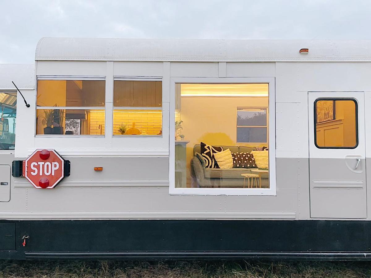 American School Bus Retreat With Hot Tub In Sussex Meadow Uckfield Luaran gambar