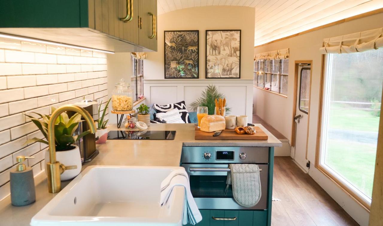 American School Bus Retreat With Hot Tub In Sussex Meadow Uckfield Luaran gambar