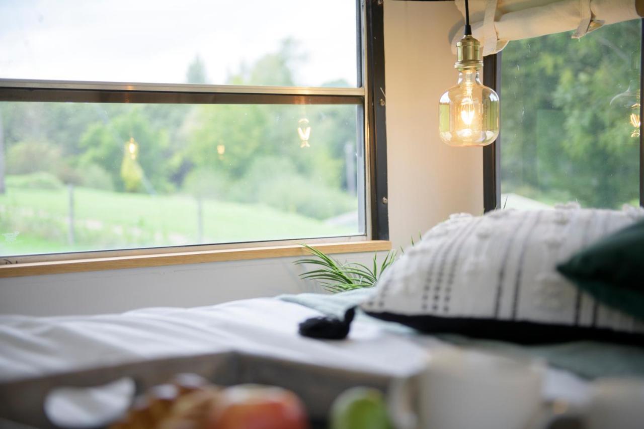 American School Bus Retreat With Hot Tub In Sussex Meadow Uckfield Luaran gambar