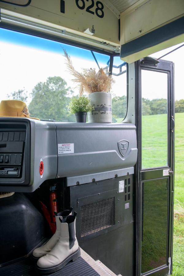 American School Bus Retreat With Hot Tub In Sussex Meadow Uckfield Luaran gambar