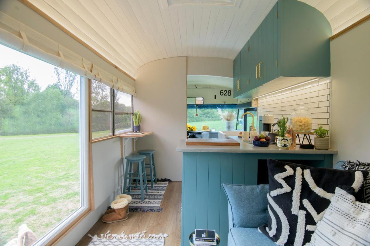 American School Bus Retreat With Hot Tub In Sussex Meadow Uckfield Luaran gambar