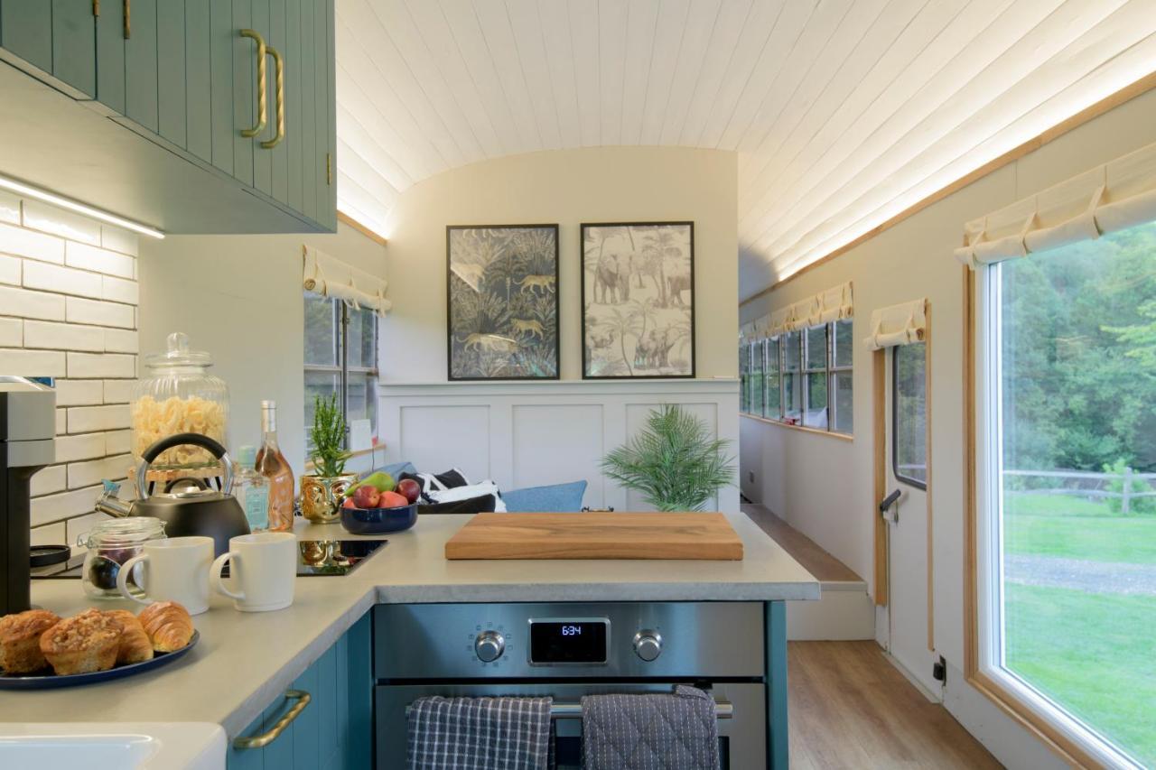 American School Bus Retreat With Hot Tub In Sussex Meadow Uckfield Luaran gambar