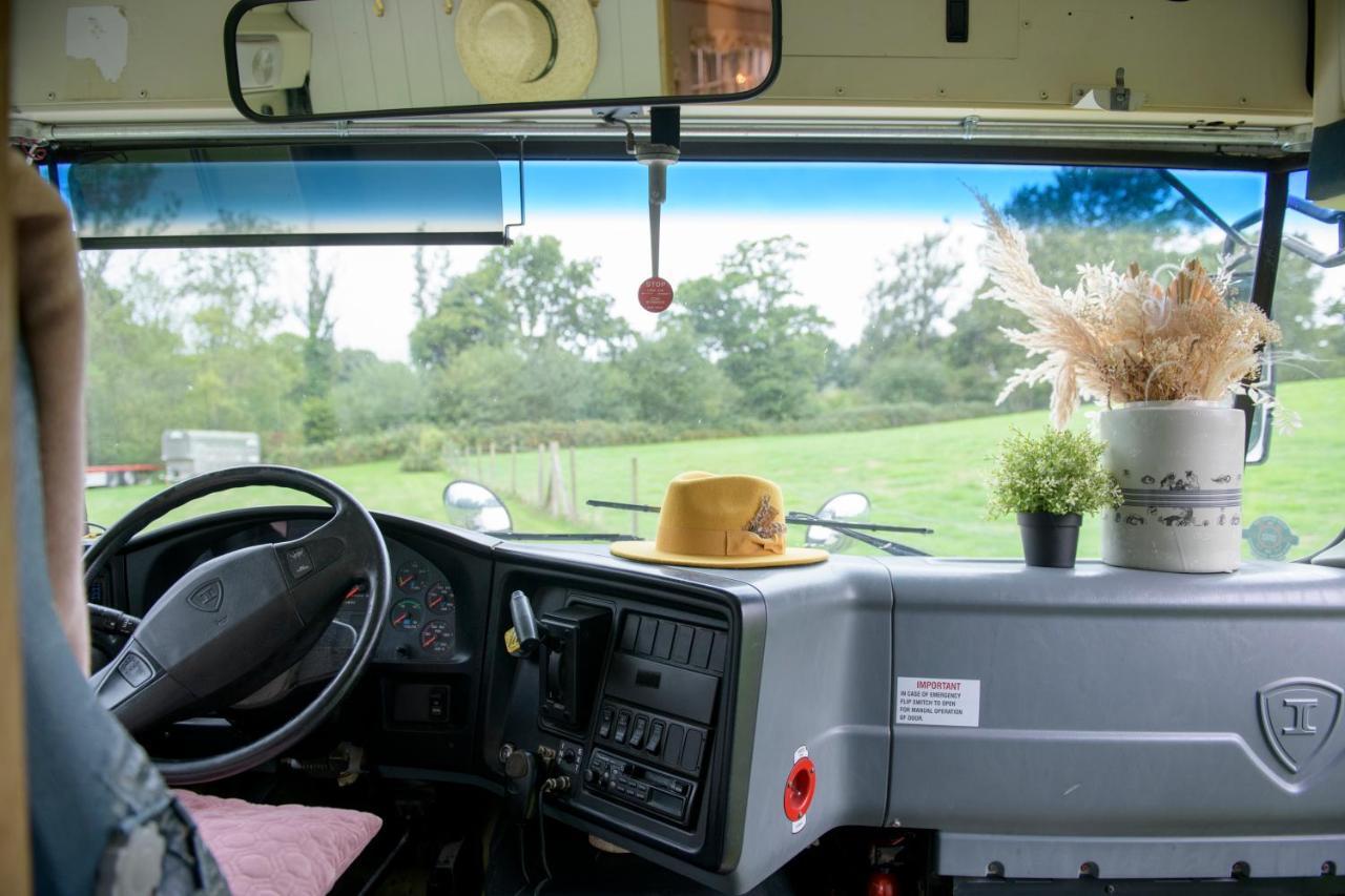 American School Bus Retreat With Hot Tub In Sussex Meadow Uckfield Luaran gambar