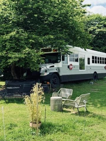 American School Bus Retreat With Hot Tub In Sussex Meadow Uckfield Luaran gambar
